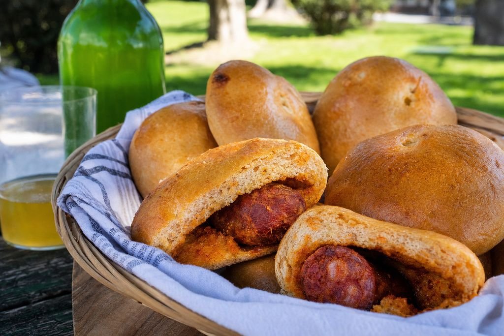 Bollos prenaos asturianos como imagen principal del artículo Oviedo cierra San Mateo con el bollu preñáu en la mano