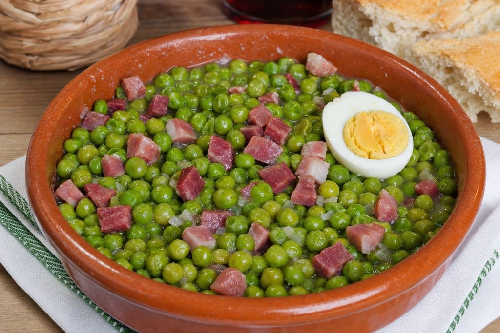 Arvejos con jamón asturianos