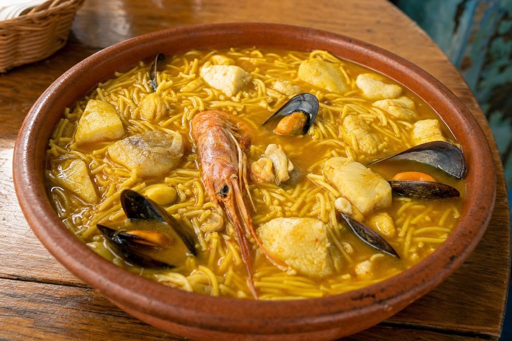 Cazuela de fideos a la malagueña