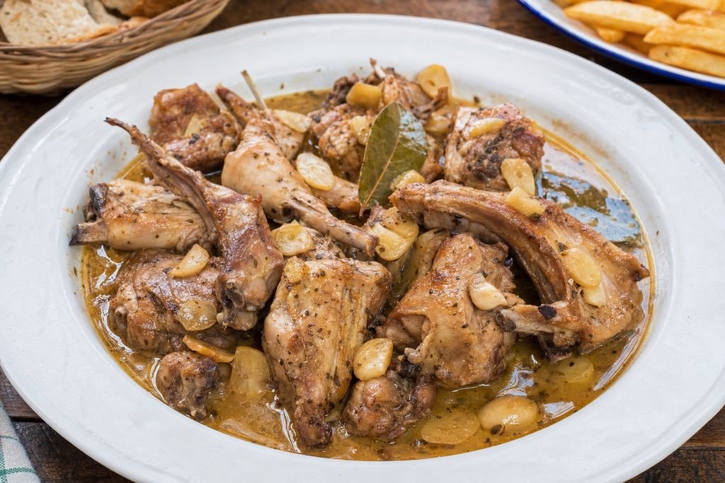 Conejo al ajillo andaluz