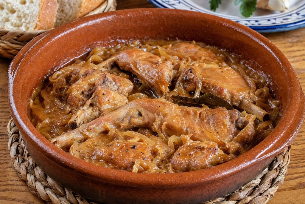 Conill amb ceba mallorquí