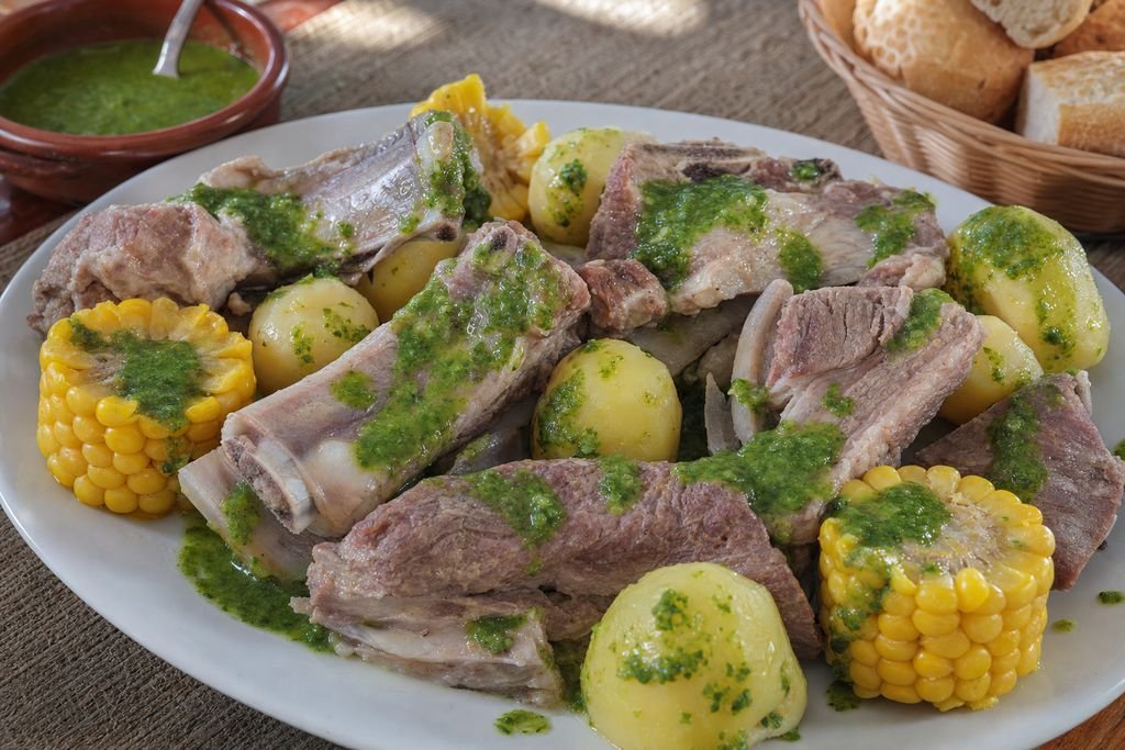 Costillas con papas y piñas canarias
