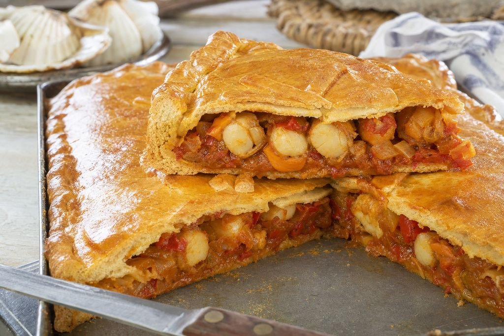 Empanada de zamburiñas gallega