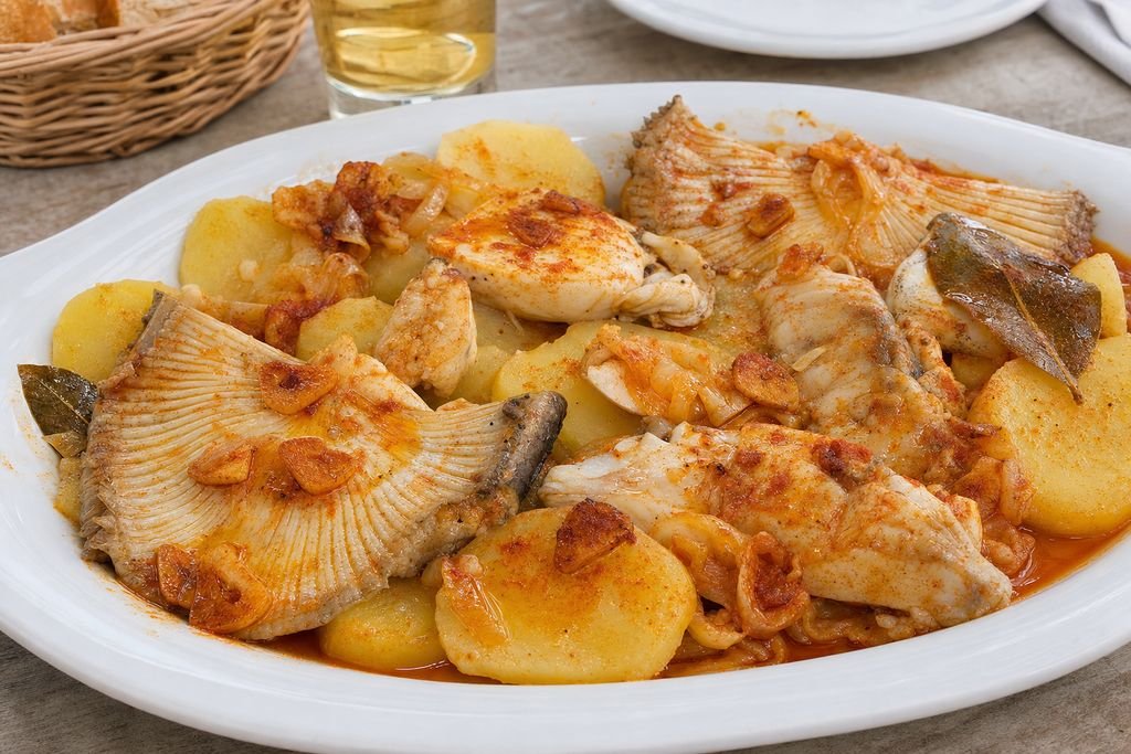 Raya en caldeirada gallega